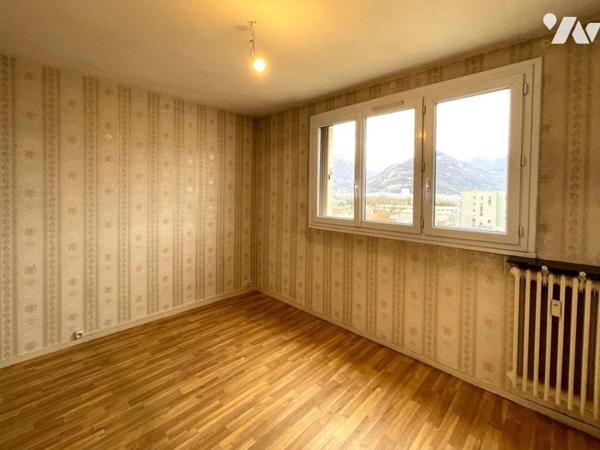 Grenoble, SECTEUR LES ALPINS, APPARTEMENT AVEC BALCON