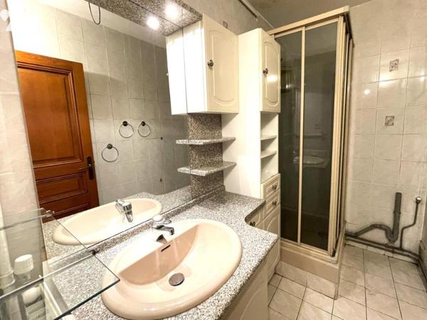 Grenoble, SECTEUR LES ALPINS, APPARTEMENT AVEC BALCON