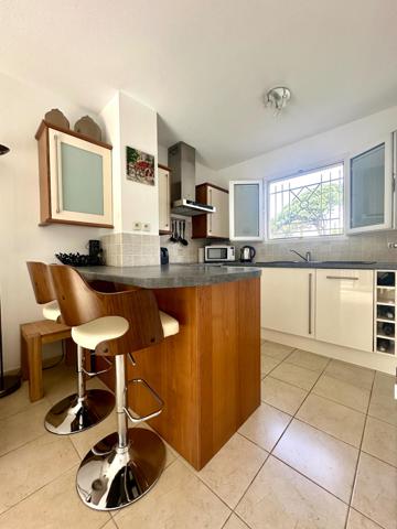 MAGNIFIQUE 2 PIECES DE 44 M2 DANS RESIDENCE DE STANDING AVEC PISCINE