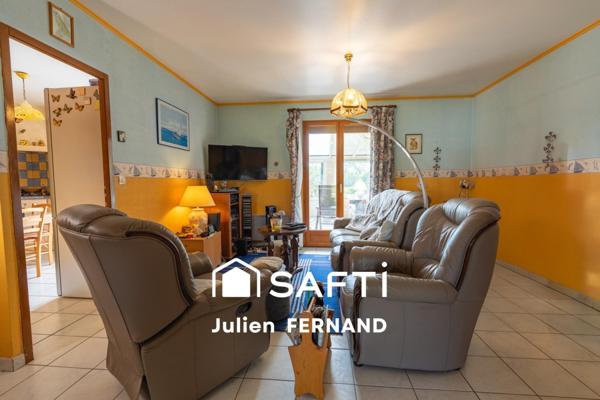 Maison plain-pied avec double garage, véranda et jardin