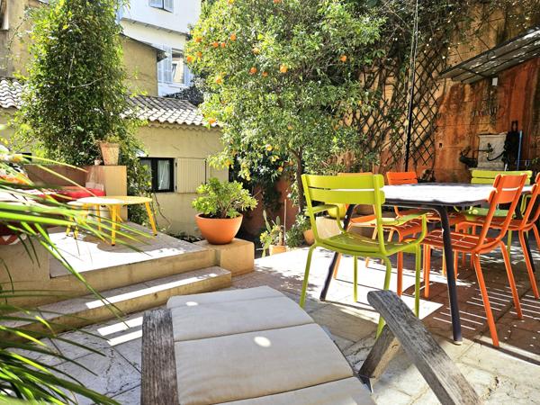 Sous l'oranger entre Vauban et le Vieux-Port