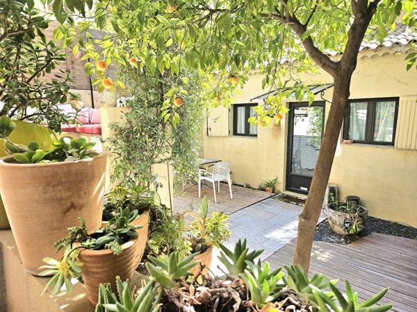 Sous l'oranger entre Vauban et le Vieux-Port