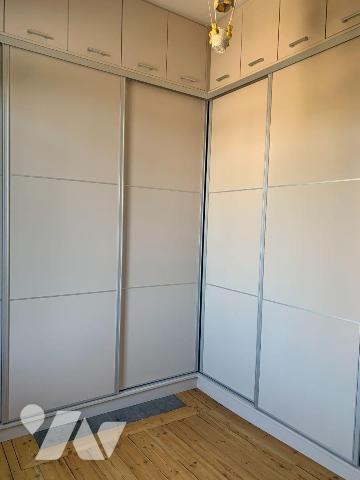Maison de ville en parfait état:
- Rez-de-chaussée; entrée, séjour, salle à manger, cuisine en...