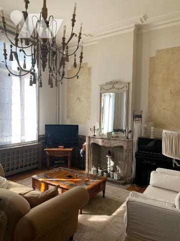 Maison de ville en parfait état:
- Rez-de-chaussée; entrée, séjour, salle à manger, cuisine en...