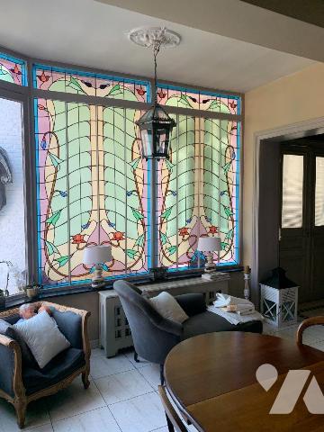 Maison de ville en parfait état:
- Rez-de-chaussée; entrée, séjour, salle à manger, cuisine en...