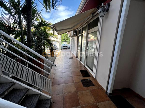 Vente
                Local commercial25 m² - 1 Pièce -
                    SAINT FRANCOIS (97118)