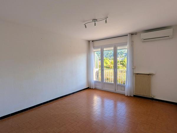 À VENDRE EN EXCLUSIVITÉ DRAGUIGNAN Appartement 3 pièces avec balcons, cave et parking