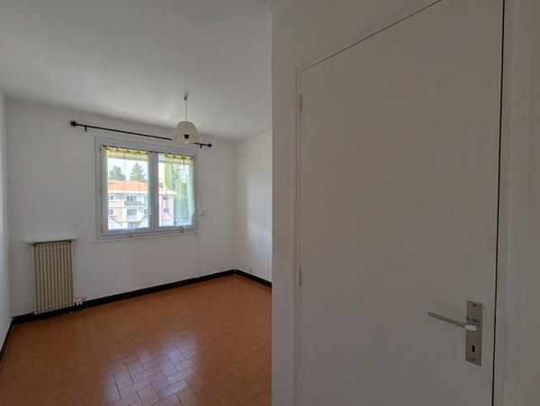 À VENDRE EN EXCLUSIVITÉ DRAGUIGNAN Appartement 3 pièces avec balcons, cave et parking