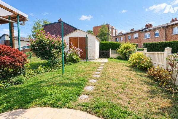 Charmante maison 2 chambres - jardin - Entretenue avec soin et proche de toutes les commodités.