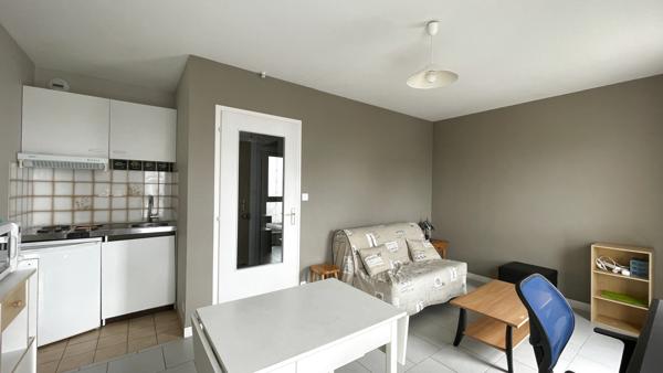 Studio
                                                                                                                                                                                                                                                                                                                        1 pièce(s)                                                                                                                                                                                                                                                                                                                              23.03  m²