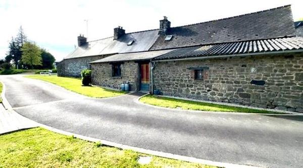 Ensemble de 2 maisons en pierres