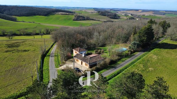 Charmante maison prete à vivre avec piscine et beau jardin