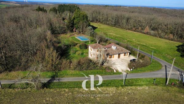 Charmante maison prete à vivre avec piscine et beau jardin