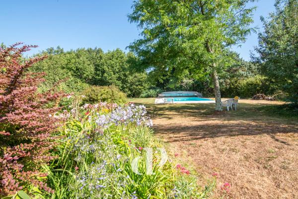 Charmante maison prete à vivre avec piscine et beau jardin