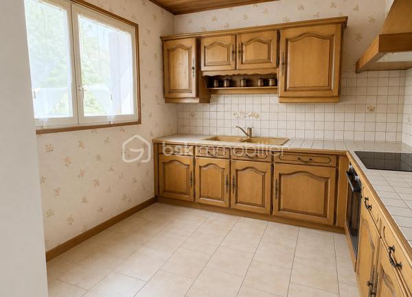 À seulement quelques minutes de Reims, venez découvrir cette agréable maison de 92,27 m², située dans un quartier résidentiel calme de Bétheny, une commune particulièrement appréciée pour sa qualité de vie, ses commerces, ses écoles et sa proximité immédiate avec Reims.
Dès l'entrée, vous découvrirez une maison fonctionnelle et lumineuse comprenant une entrée, un séjour convivial, une cuisine équipée indépendante, l’étage est composé de trois chambres, une salle de bains, des WC séparés.
 La maison dispose d’un garage. Une distribution idéale pour accueillir une famille ou un jeune couple en quête d'un cadre de vie agréable.
À l'extérieur, le jardin privatif de 146 m² constitue un véritable prolongement de la pièce de vie.
Vous pourrez y aménager une terrasse pour les beaux jours, un espace détente, un coin repas ou encore un jardin fleuri. Un extérieur agréable à vivre et facile à entretenir, idéal pour profiter des beaux jours en famille ou entre amis.
La maison est habitable immédiatement et ne nécessite pas de gros travaux. Les améliorations à prévoir concernent principalement un rafraîchissement et une remise au goût du jour, vous laissant la liberté de personnaliser les lieux selon vos envies.
Pour ceux qui souhaitent aller plus loin dans l'optimisation du confort, une amélioration de l'isolation pourrait permettre d'améliorer les performances énergétiques du logement et de viser un passage du DPE D vers une classification C.
Son emplacement est un véritable atout : vous bénéficierez d'un environnement calme tout en restant à proximité des écoles, des commerces, des services, des transports et des principaux axes permettant de rejoindre rapidement Reims.
Une maison idéale pour créer de nouveaux souvenirs dans un secteur où les biens sont particulièrement recherchés.

Une visite vous permettra d'apprécier tout son potentiel. Contactez-moi dès aujourd'hui pour plus d'informations ou pour organiser une visite.