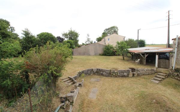 Maison à vendre    6 pièces •  Balanzac