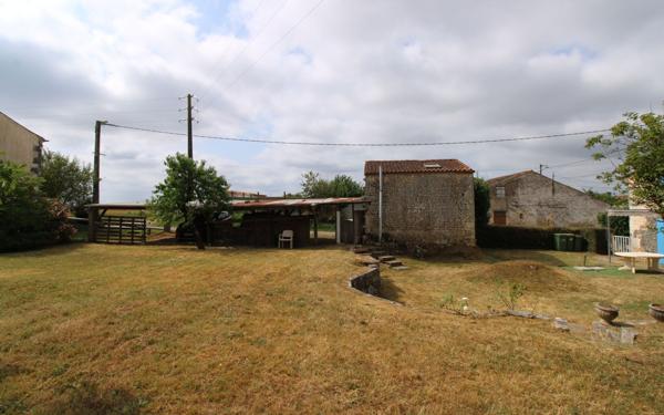 Maison à vendre    6 pièces •  Balanzac