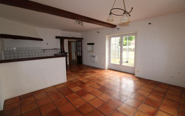 Maison à vendre    6 pièces •  Balanzac