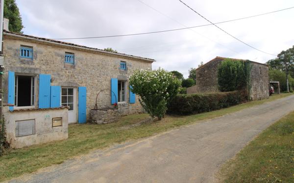 Maison à vendre    6 pièces •  Balanzac