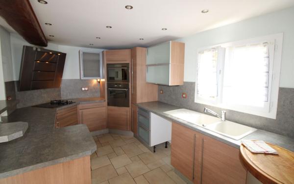 Maison à vendre    6 pièces •  Balanzac