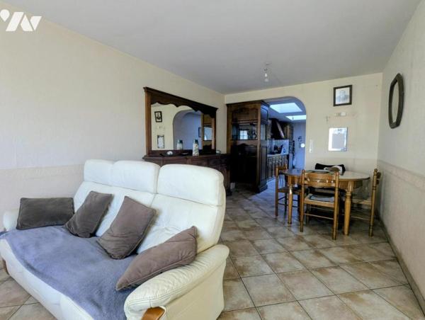 A VENDRE CANISY Centre : Maison 4/5 chambres - terrasse - atelier - sous caves