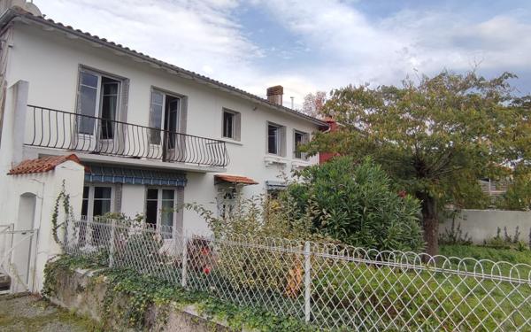 Maison à vendre    5 pièces • 185 m2 Vic-en-Bigorre