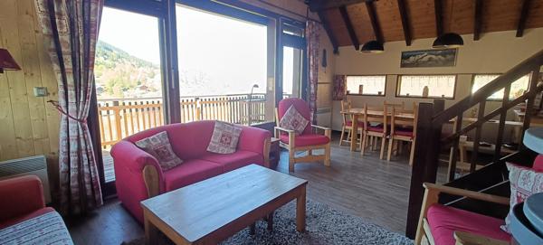 Chalet cosy et lumineux orienté sud-ouest sur Grand Roc avec une vue magnifique.