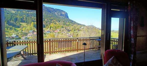 Chalet cosy et lumineux orienté sud-ouest sur Grand Roc avec une vue magnifique.