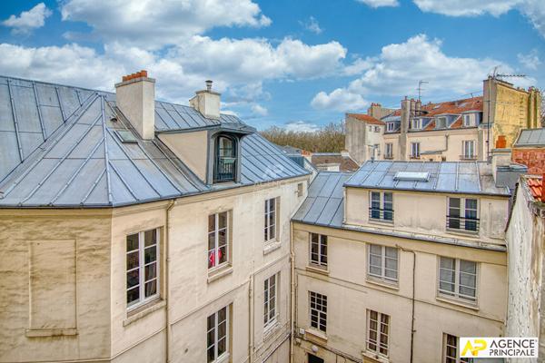 Versailles Saint-Louis Appartement 6 pièces 132 m² Carrez situé au 3eme étage d'un bel immeuble ancien €999 000 ** - Référence 27227