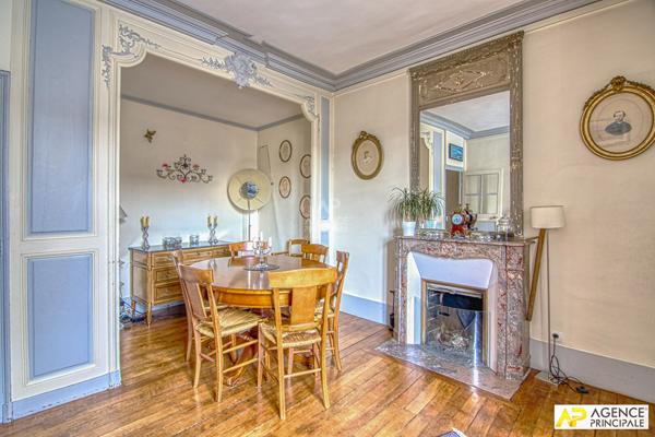 Versailles Saint-Louis Appartement 6 pièces 132 m² Carrez situé au 3eme étage d'un bel immeuble ancien €999 000 ** - Référence 27227