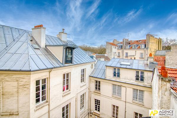 Versailles Saint-Louis Appartement 6 pièces 132 m² Carrez situé au 3eme étage d'un bel immeuble ancien €999 000 ** - Référence 27227