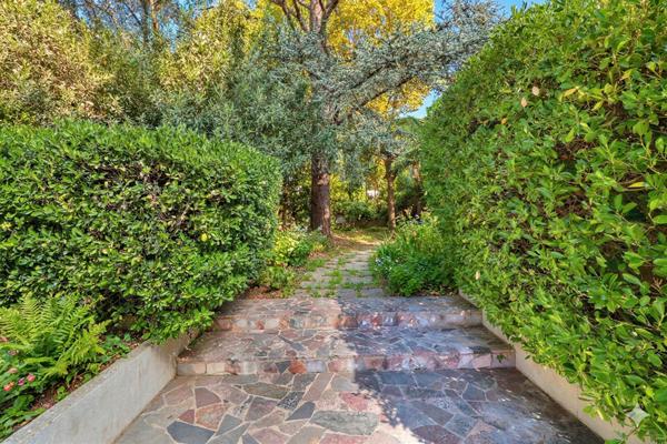 MAISON FAMILIALE COEUR VILLAGE TYPE 8 / JARDIN