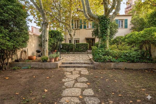 MAISON FAMILIALE COEUR VILLAGE TYPE 8 / JARDIN