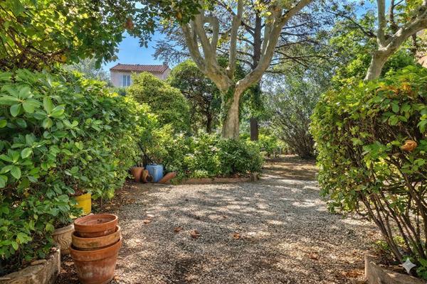 MAISON FAMILIALE COEUR VILLAGE TYPE 8 / JARDIN