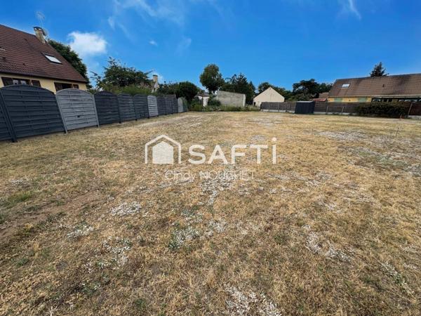 Un terrain constructible et viabilisé, libre de tout constructeur.