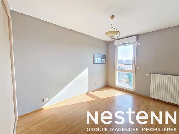 CHASSIEU HYPER CENTRE, au calme - Grand Appartement 3 pièces de 80 m² avec balcon et garage