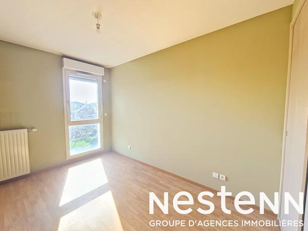 CHASSIEU HYPER CENTRE, au calme - Grand Appartement 3 pièces de 80 m² avec balcon et garage