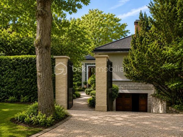 Propriété de caractère sur parc arboré de 2 874 m²
Au cœur de l'un des secteurs les plus recherchés de Rueil-Malmaison, cette propriété des années 1950 bénéficie d'un environnement résidentiel privilégié, au calme absolu et à proximité immédiate du domaine de Saint-Cucufa.
Édifiée sur une superbe parcelle arborée de 2 874 m² avec une façade d'environ 25 mètres, la maison développe près de 97 m² au sol et offre une distribution agréable comprenant :
Une entrée,
Une vaste réception avec cheminée de plus de 39 m² baignée de lumière,
Une cuisine indépendante,
Deux chambres de plain-pied,
Une salle de bains,
Des toilettes indépendantes,
Deux chambres complémentaires à l'étage ainsi qu'un point d'eau.
Un sous-sol complet vient compléter l'ensemble avec :
Un garage,
Une chaufferie,
Un atelier,
De nombreux espaces de rangement.
À l'extérieur, le parc paysager constitue un véritable écrin de verdure offrant une intimité remarquable et une qualité de vie rare aux portes de Paris.
Un potentiel exceptionnel
La configuration du terrain et l'emplacement premium de la propriété ouvrent de nombreuses perspectives d'évolution. 
Une extension importante de l'habitation existante,
Une rénovation contemporaine de grande qualité,
Ou la réalisation d'une propriété d'exception adaptée aux standards actuels du secteur.
Une adresse confidentielle, un terrain remarquable et un potentiel rare font de cette propriété une opportunité destinée aux acquéreurs recherchant un bien patrimonial dans l'un des marchés résidentiels les plus prisés de l'Ouest parisien.