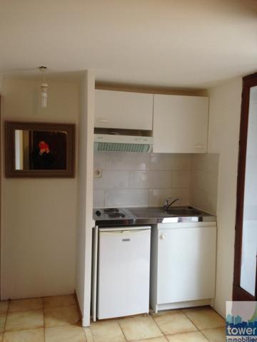 Loue STUDIO d'environ 18 M2 à 15 minutes de la célèbre Station Balnéaire de CASSIS