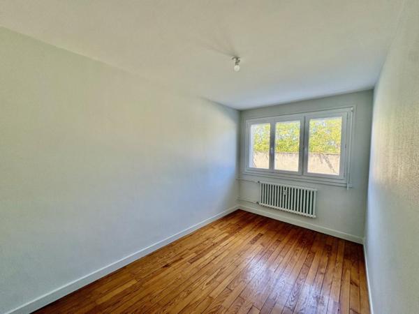 APPARTEMENT T3 A LOUER A LE COTEAU - PIMPRENELLES