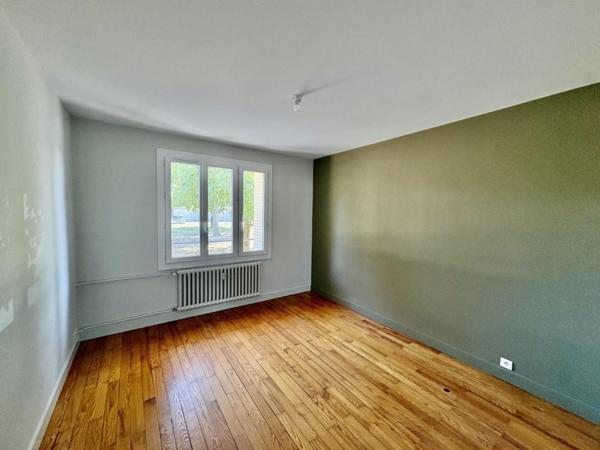 APPARTEMENT T3 A LOUER A LE COTEAU - PIMPRENELLES