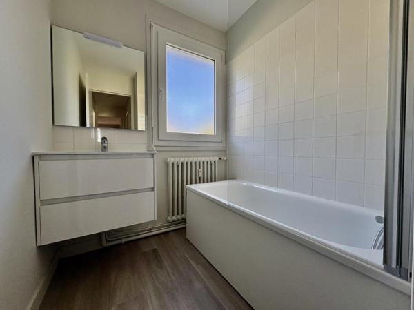 APPARTEMENT T3 A LOUER A LE COTEAU - PIMPRENELLES
