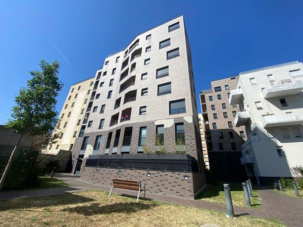 APPARTEMENT 3 PIECES - 65M² + LOGGIA + PARKING
