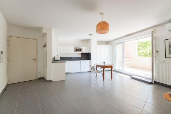 Gardanne secteur recherché - T3 de 60m² avec grande terrasse, place de stationnement