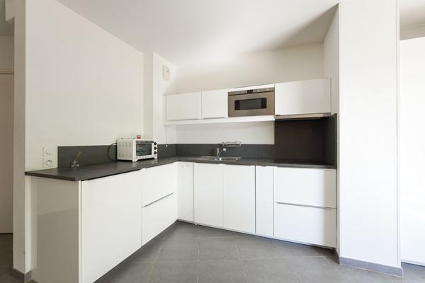 Gardanne secteur recherché - T3 de 60m² avec grande terrasse, place de stationnement