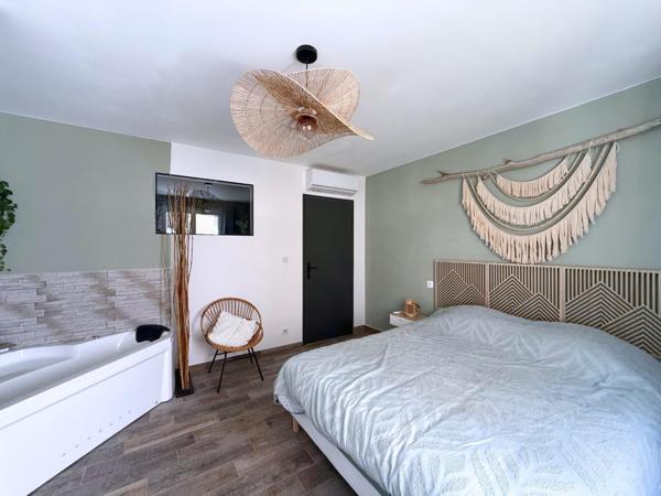 T3 78M2 1ER ETAGE TOUT A PIED AVEC BALCON ET CAVE