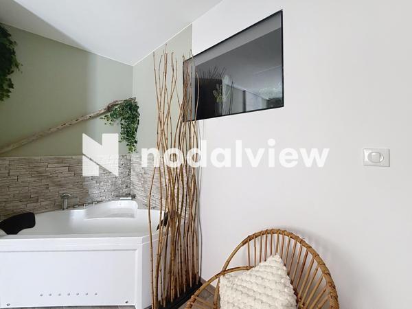 T3 78M2 1ER ETAGE TOUT A PIED AVEC BALCON ET CAVE