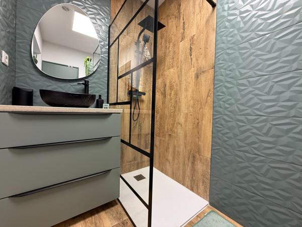 T3 78M2 1ER ETAGE TOUT A PIED AVEC BALCON ET CAVE