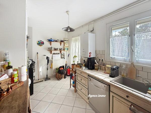 À vendre - Maison mitoyenne 1 côté, 3 pièces située à Saint-Pierre-des-Corps (37700)