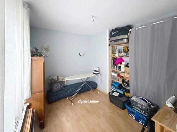 À vendre - Maison mitoyenne 1 côté, 3 pièces située à Saint-Pierre-des-Corps (37700)